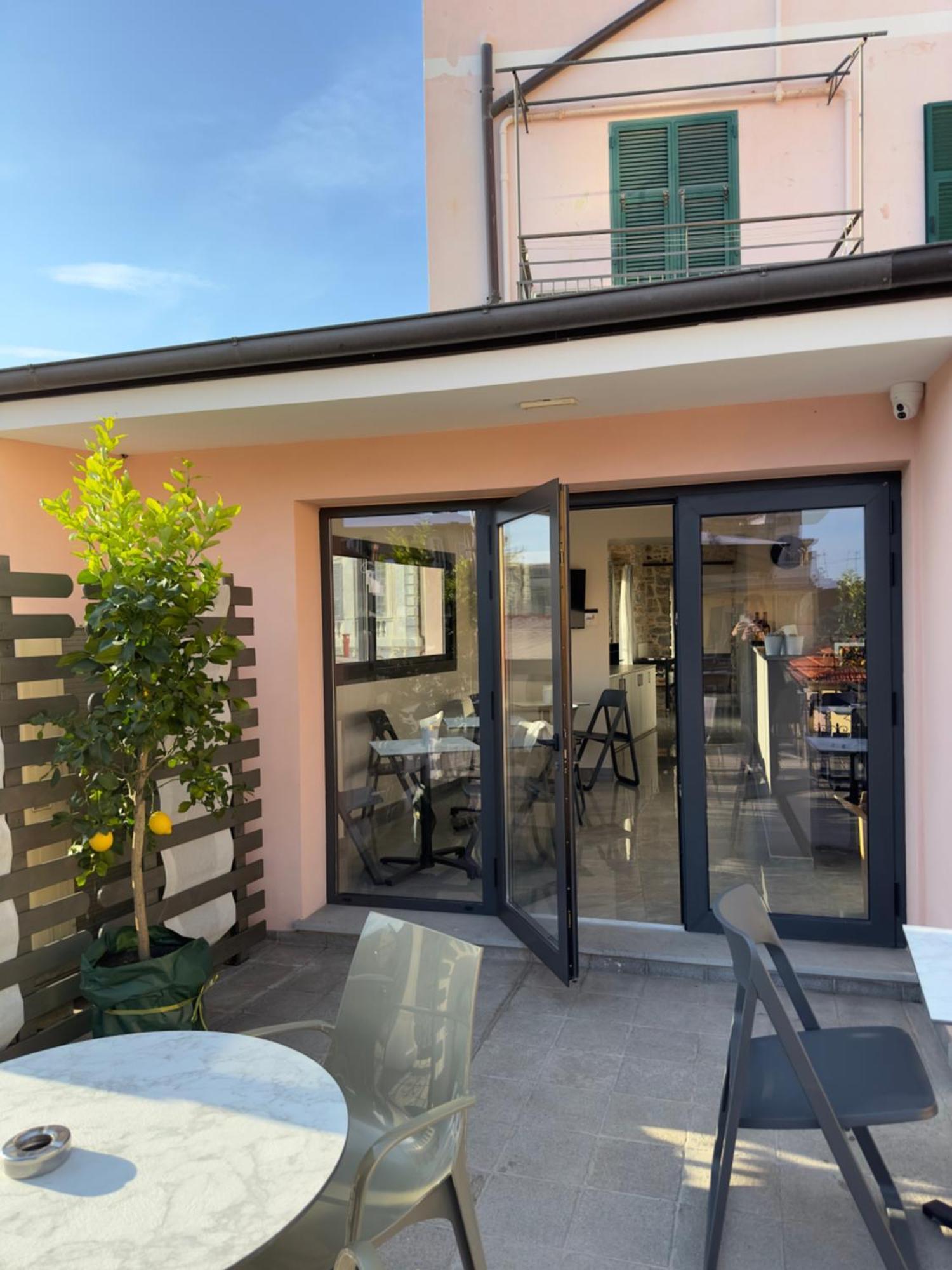 Prima Fila Due Pemium Guest House Sanremo Exterior foto